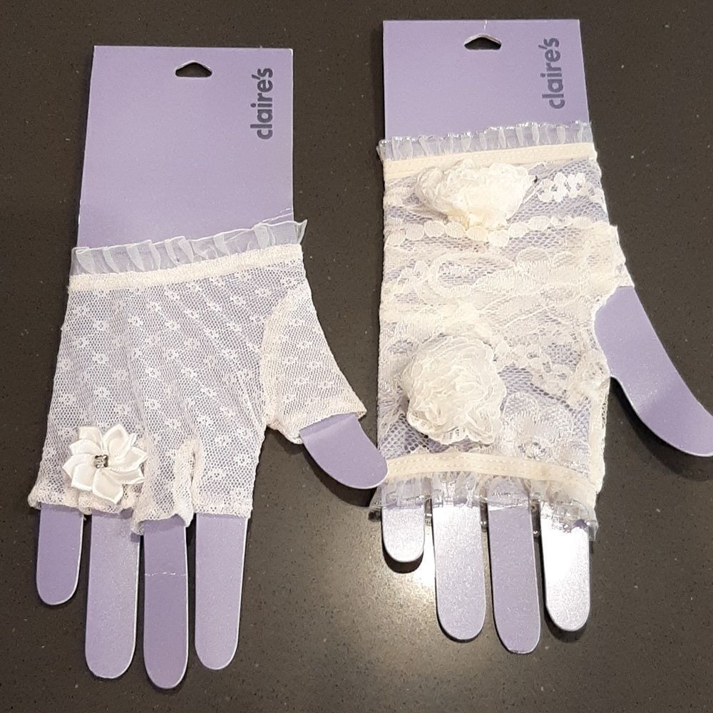 Lace Vintage Gloves from Claire's Boutique